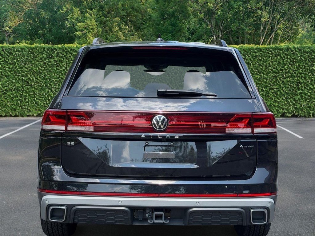Used 2025 Volkswagen Atlas Peak Edition SE AWD/4WD image 5