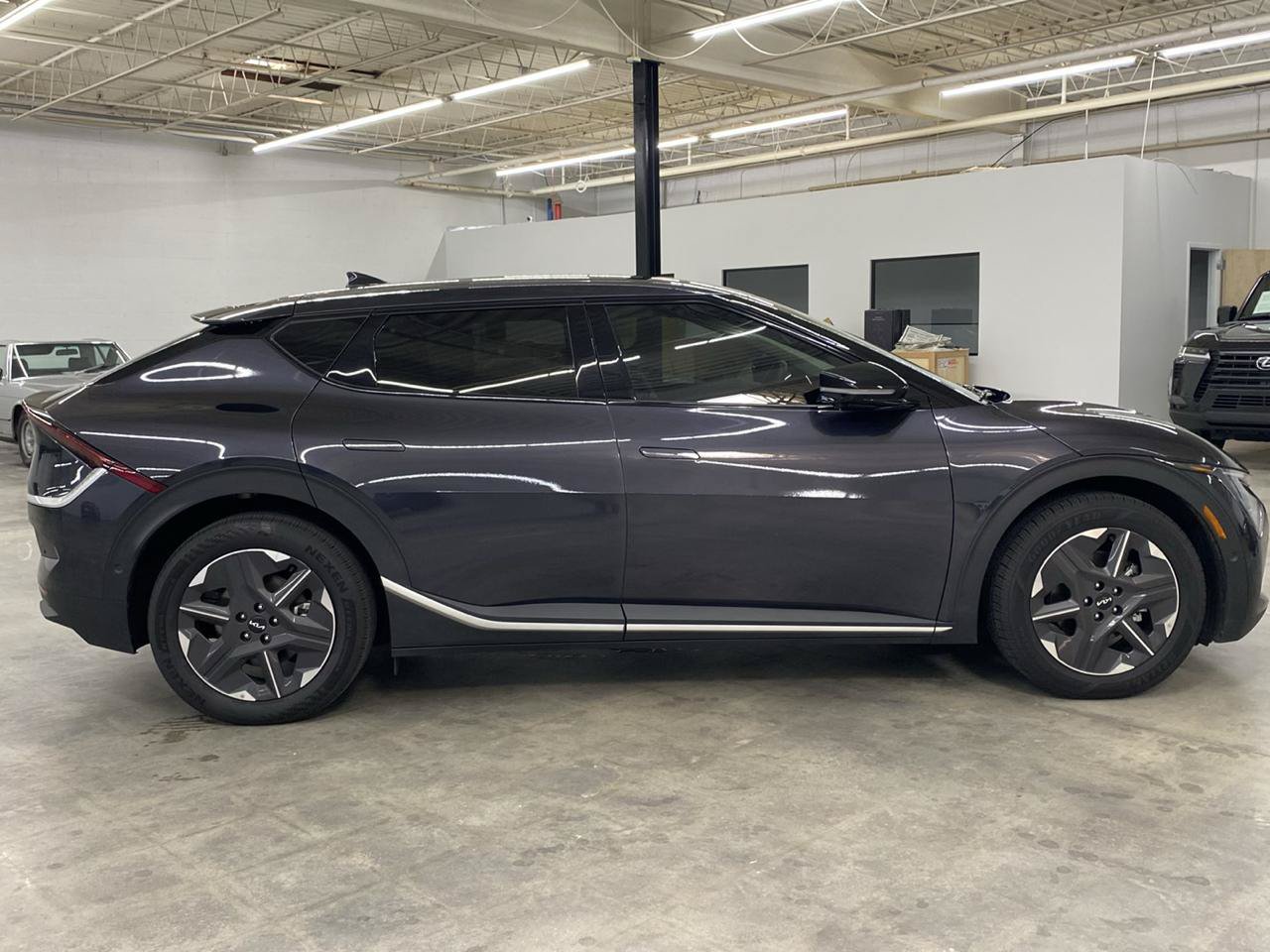 Used 2025 Kia EV6 Light w/ Light LR Technology Package RWD image 6