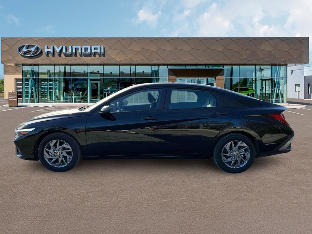 New 2025 Hyundai Elantra Blue image 3