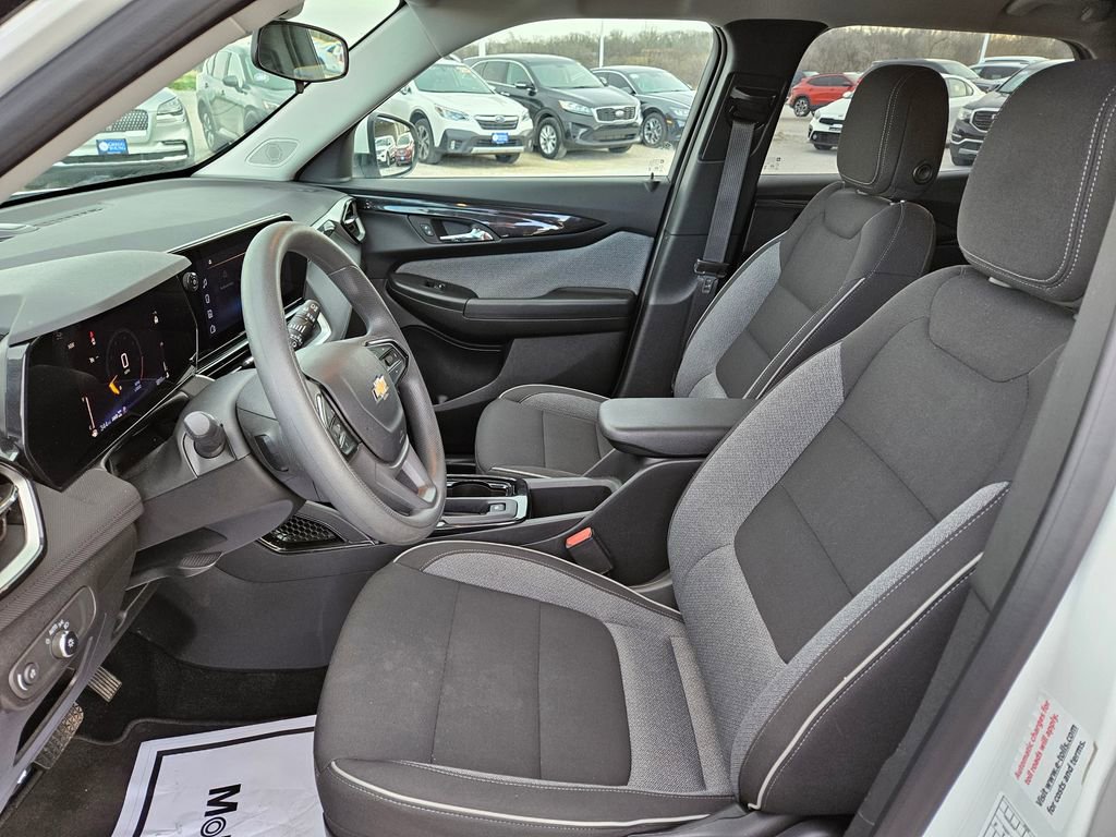 Used 2025 Chevrolet TrailBlazer LT AWD/4WD image 21