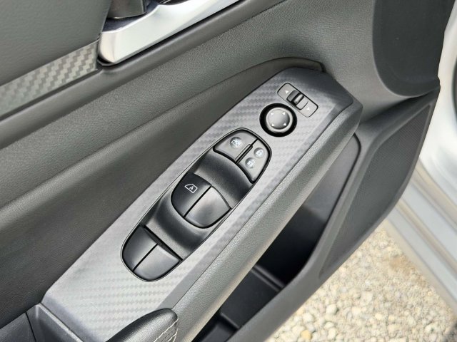 Used 2024 Nissan Altima 2.5 SV FWD image 16