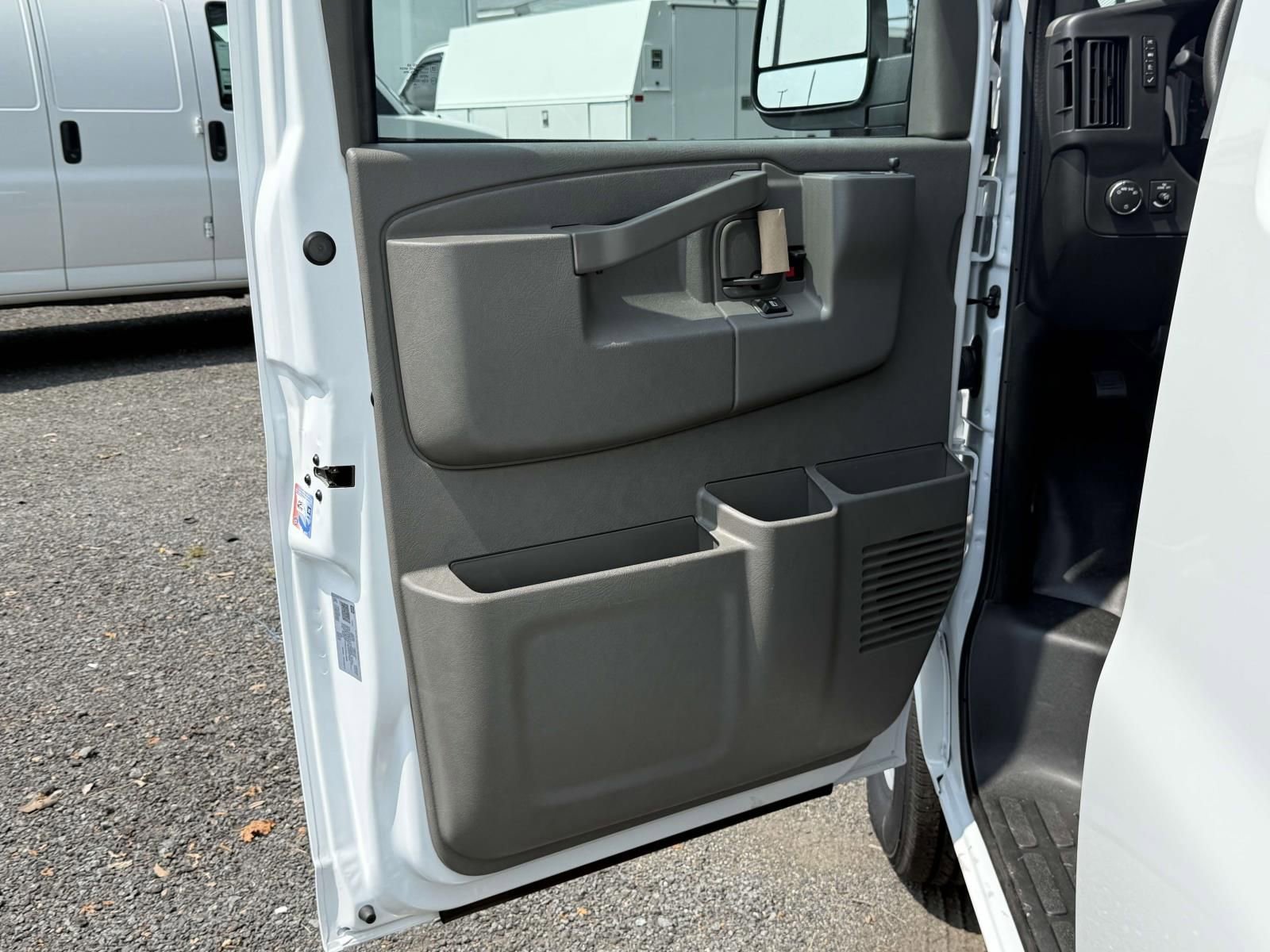 New 2025 Chevrolet Express 3500 Extended RWD image 17