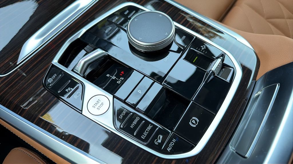 New 2026 BMW X5 xDrive50e image 15