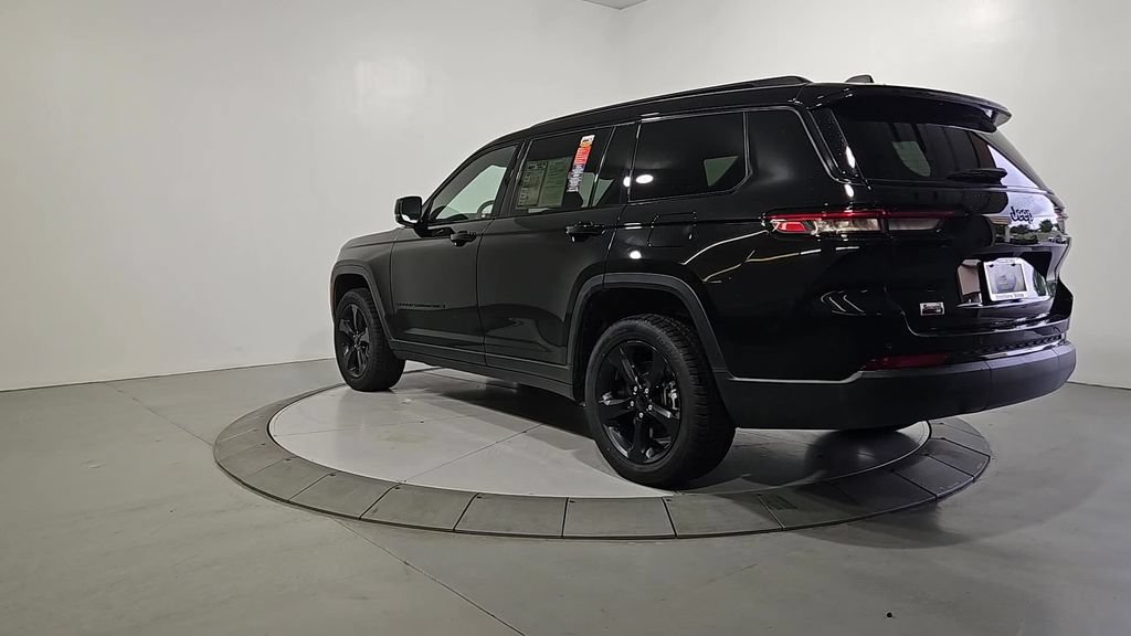Used 2023 Jeep Grand Cherokee L Laredo AWD/4WD image 3