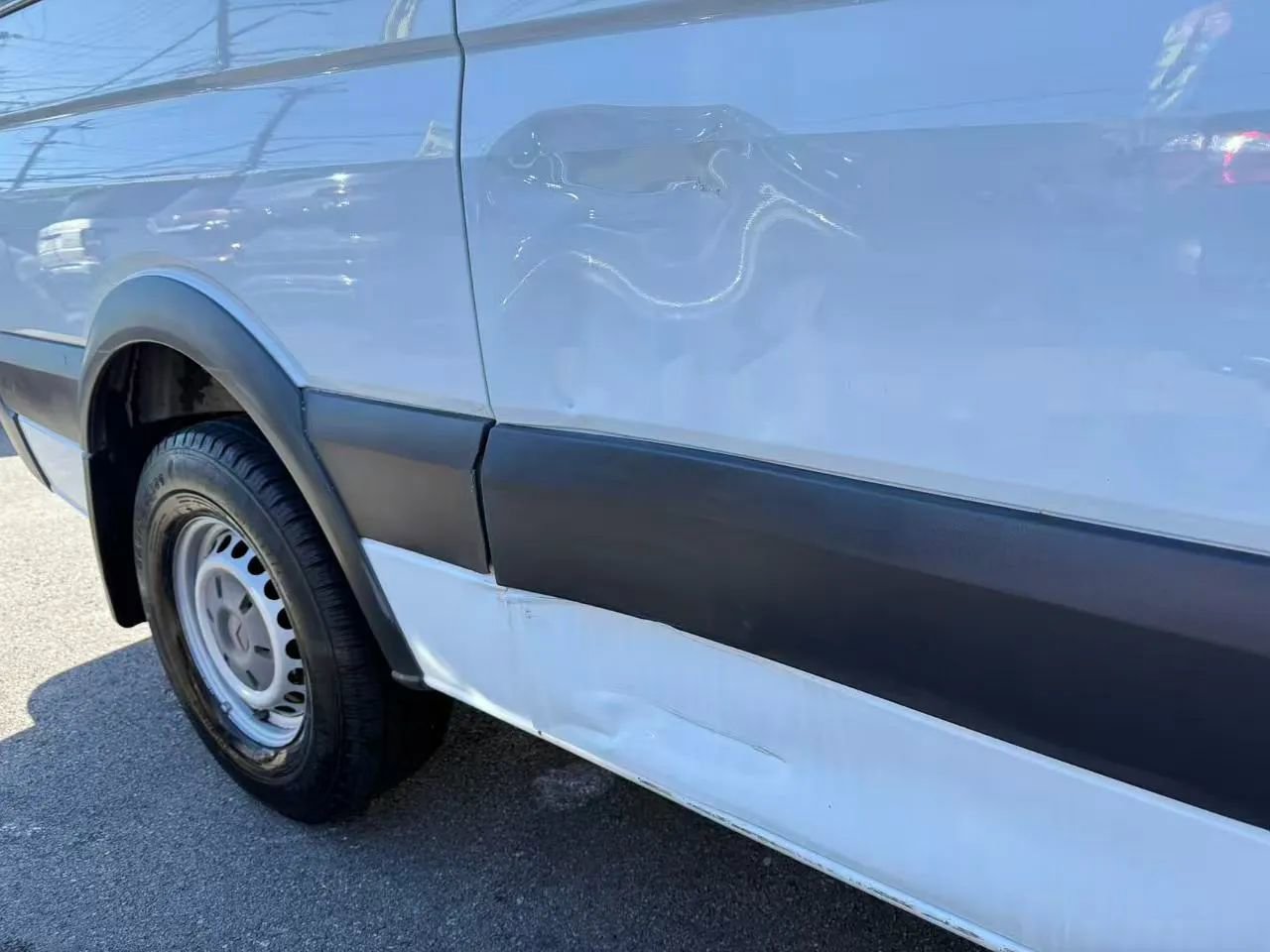 Used 2012 Mercedes-Benz Sprinter 2500 image 25