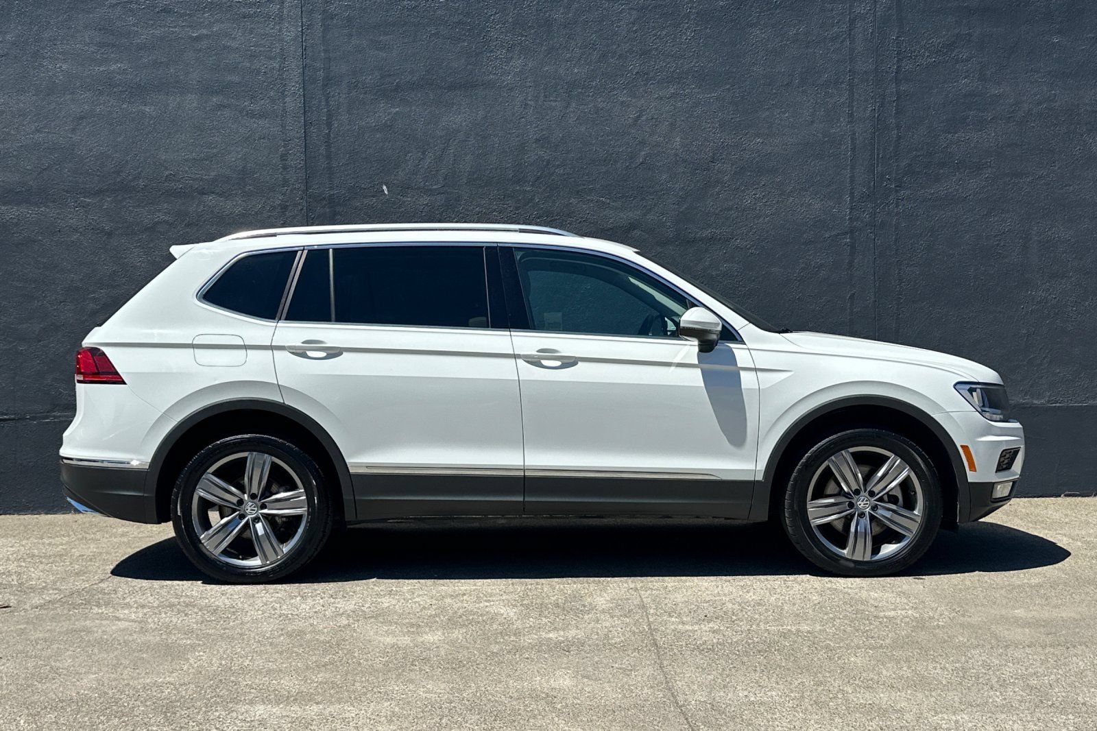 Used 2020 Volkswagen Tiguan SEL AWD/4WD image 8