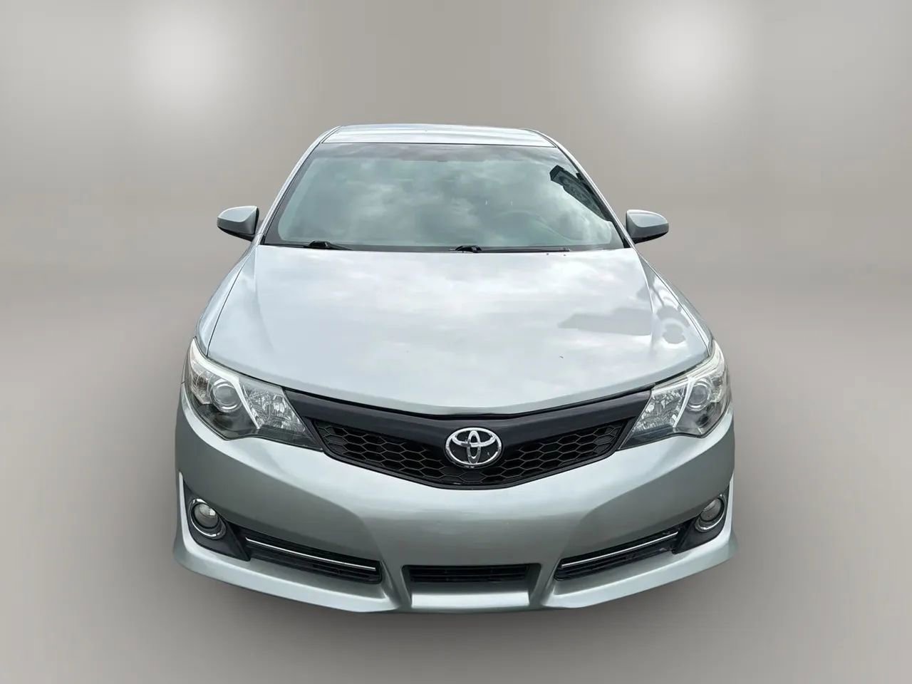 Used 2012 Toyota Camry SE FWD image 2