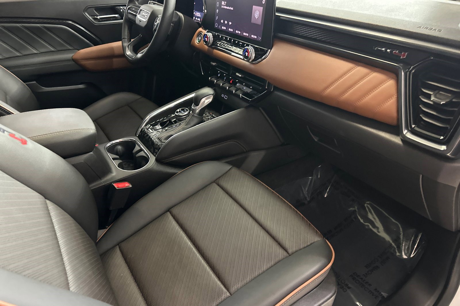 Used 2023 GMC Canyon AT4 w/ AT4 Premium Package image 31