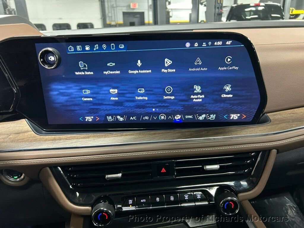 Used 2025 Chevrolet Suburban High Country image 19