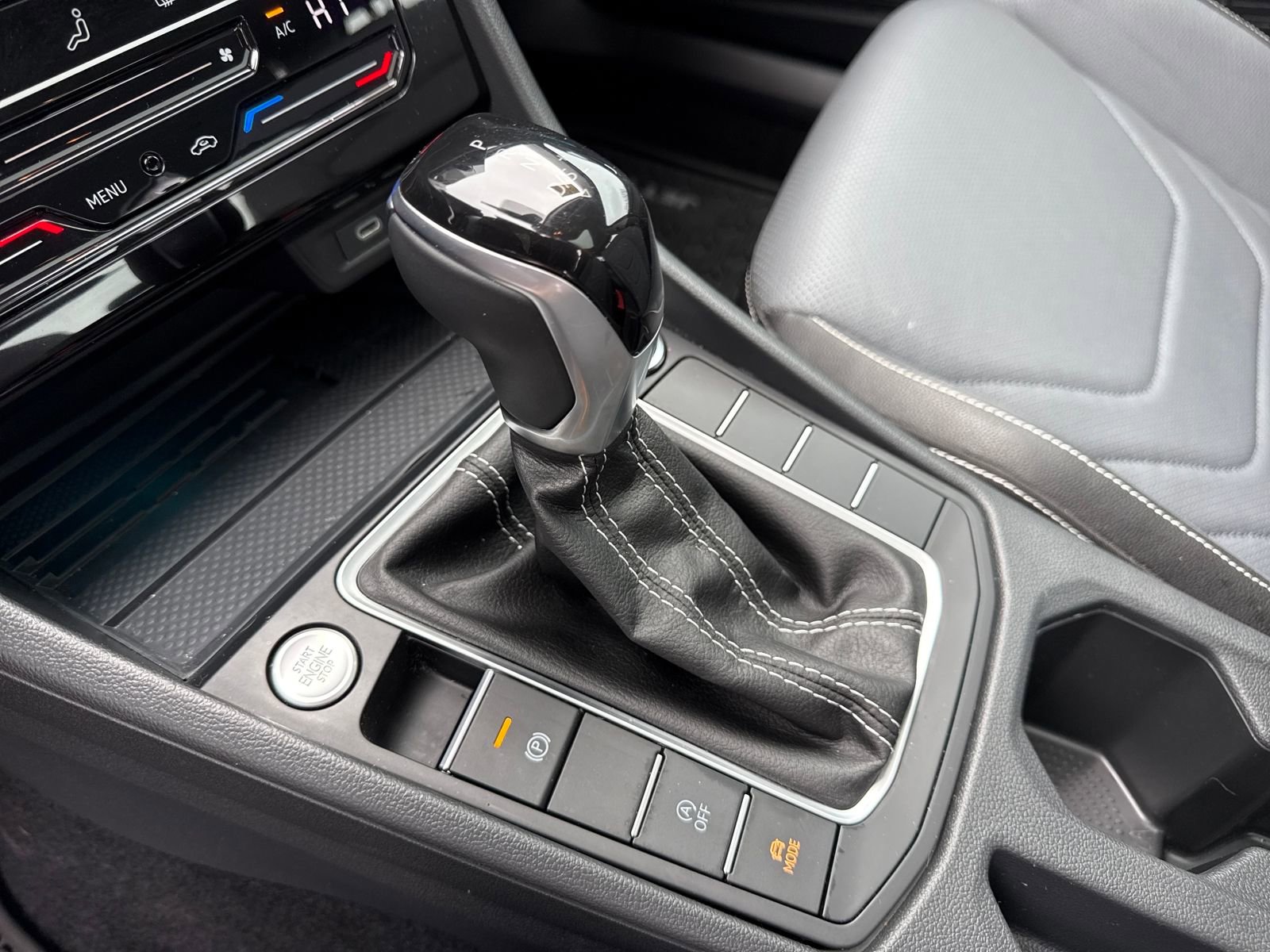 Certified 2025 Volkswagen Jetta SEL FWD image 13