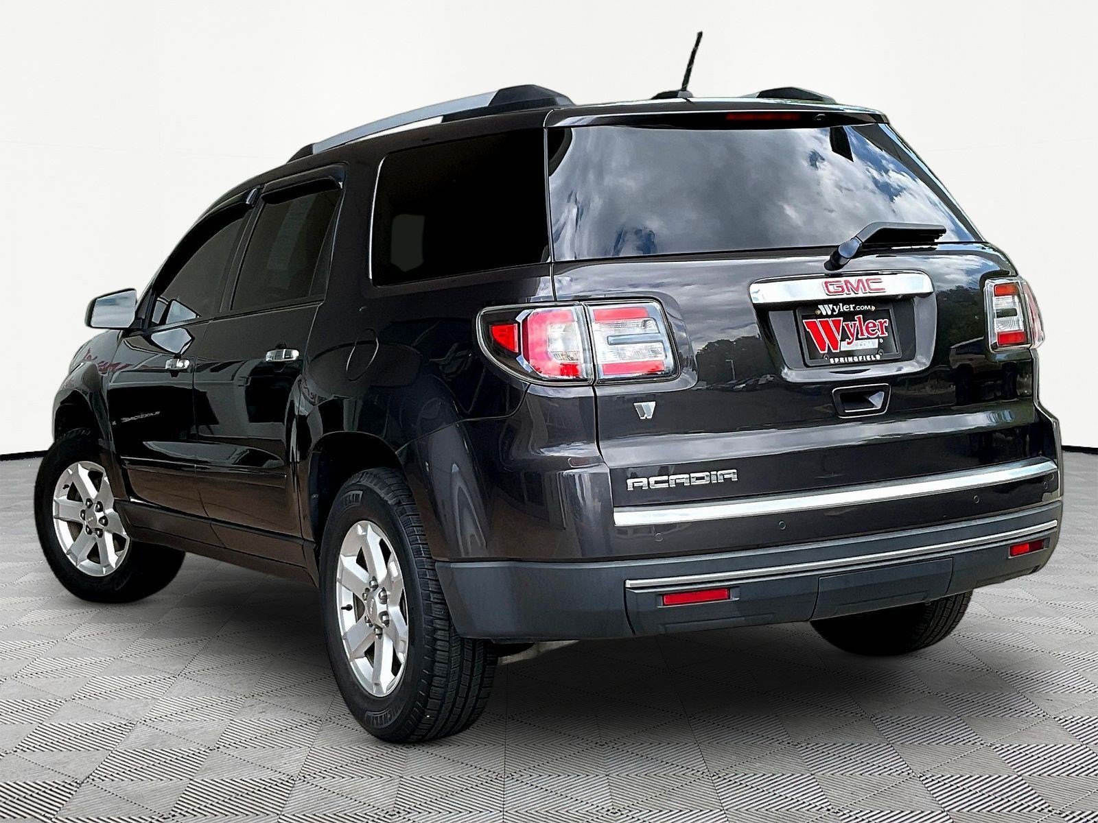 Used 2016 GMC Acadia SLE FWD image 4