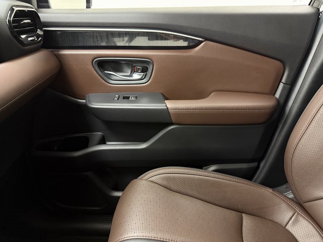 Used 2025 Honda Pilot Elite image 24