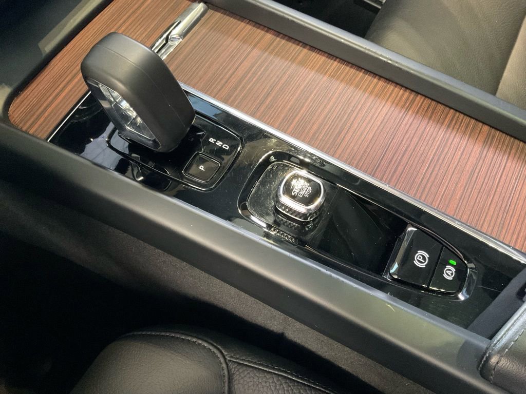 Used 2024 Volvo XC60 B5 Plus image 18