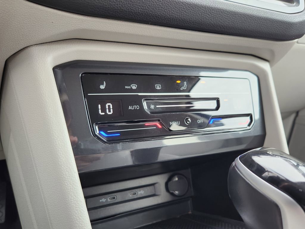 Used 2022 Volkswagen Tiguan SE image 9