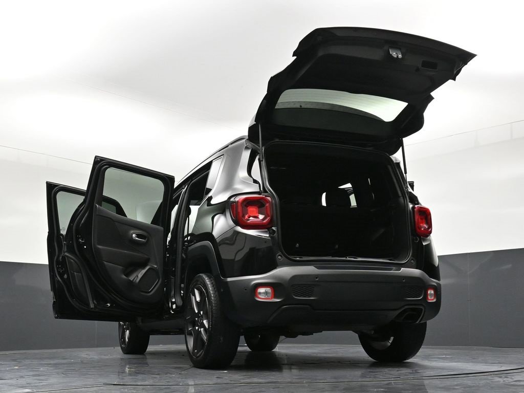 Used 2021 Jeep Renegade Latitude w/ Luxury Group II image 34