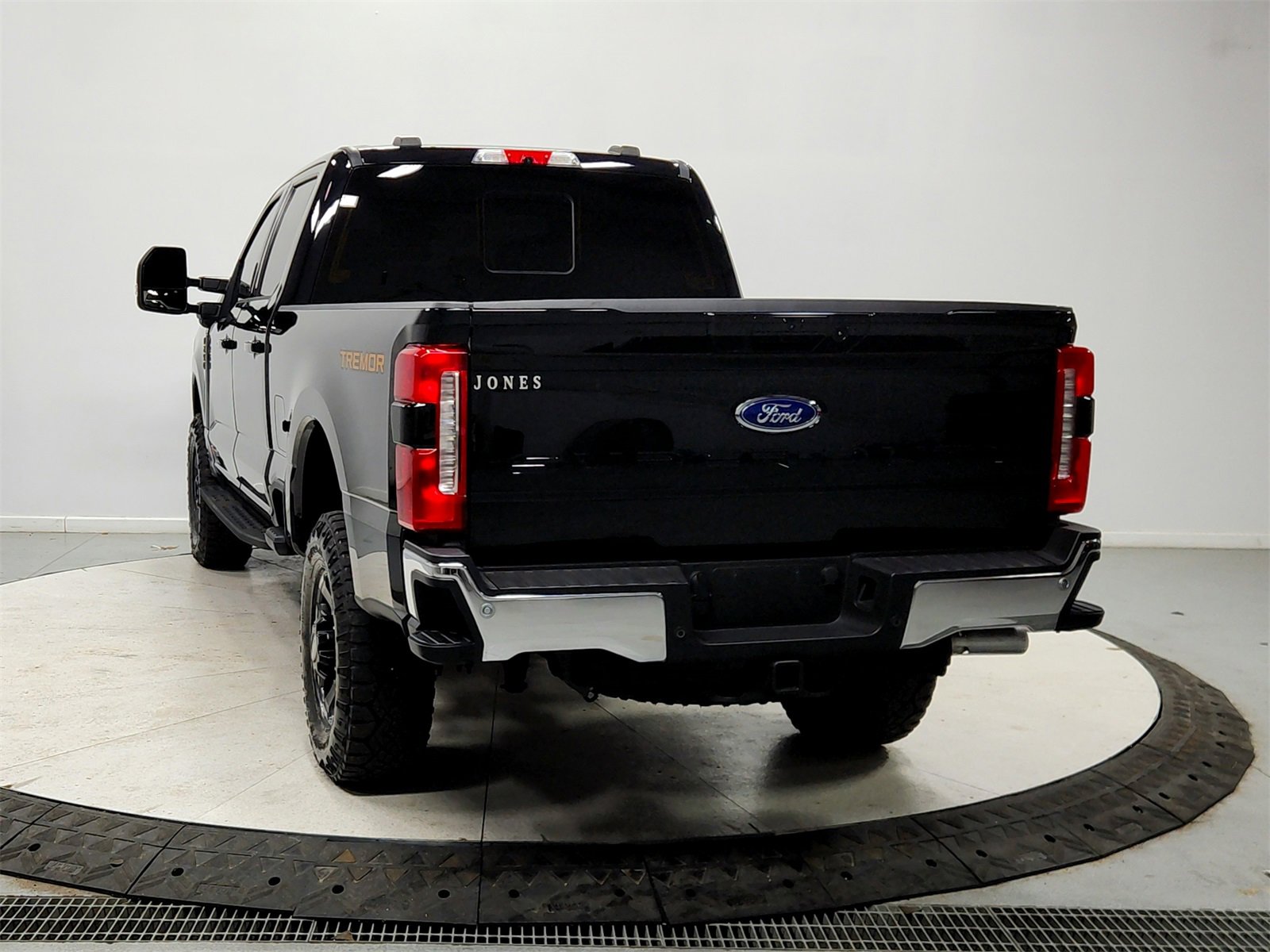 Used 2023 Ford F250 Lariat image 6