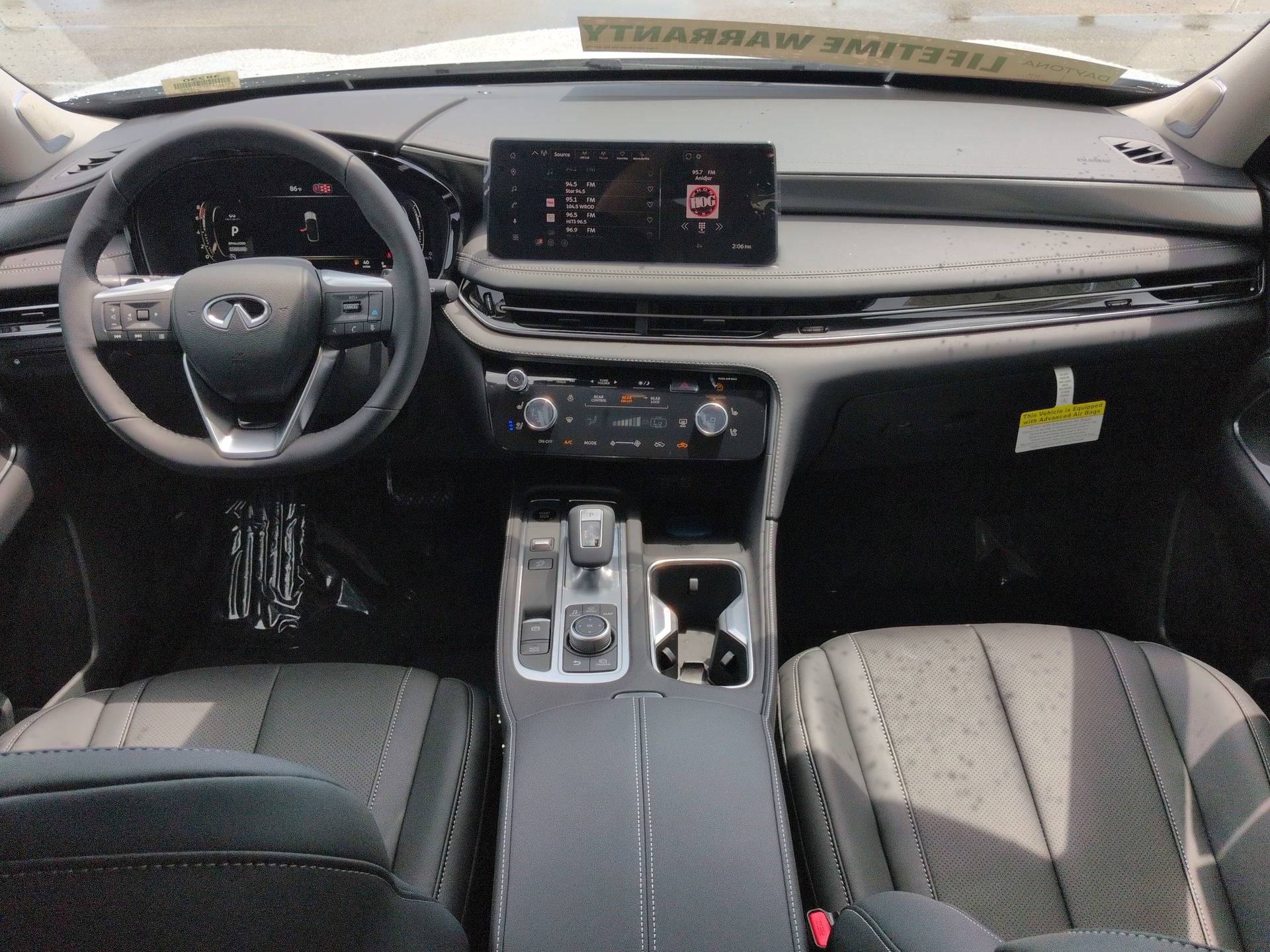 New 2027 INFINITI QX60 Luxe w/ Family Package FWD image 17