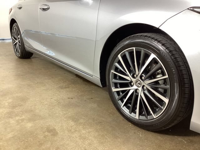 Used 2022 Lexus ES 300h w/ Premium Package FWD image 6