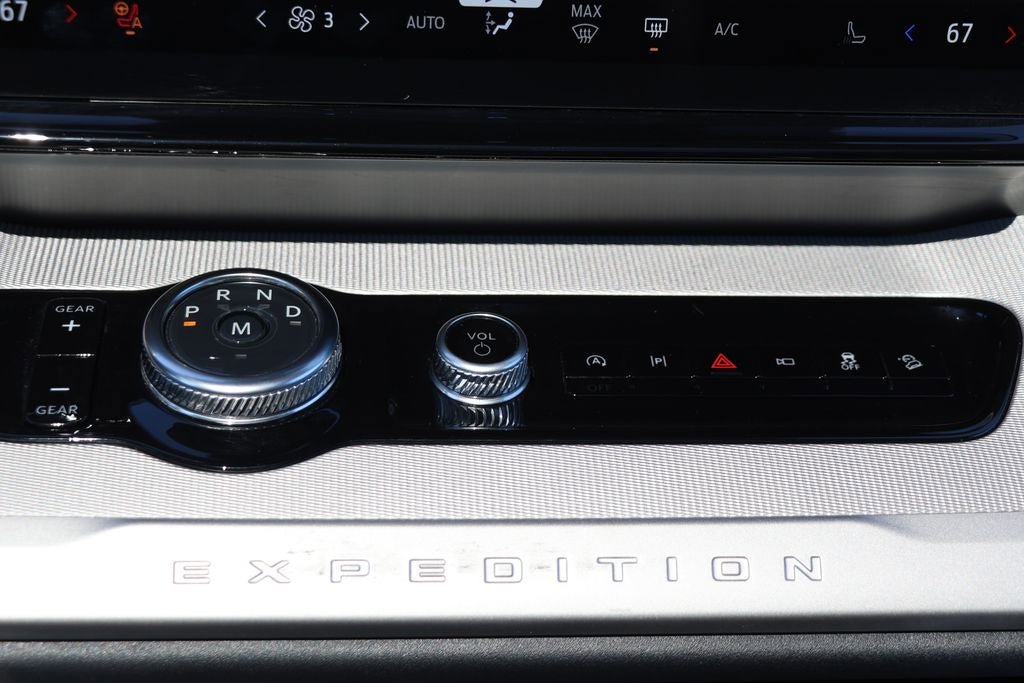 Used 2025 Ford Expedition Active image 21