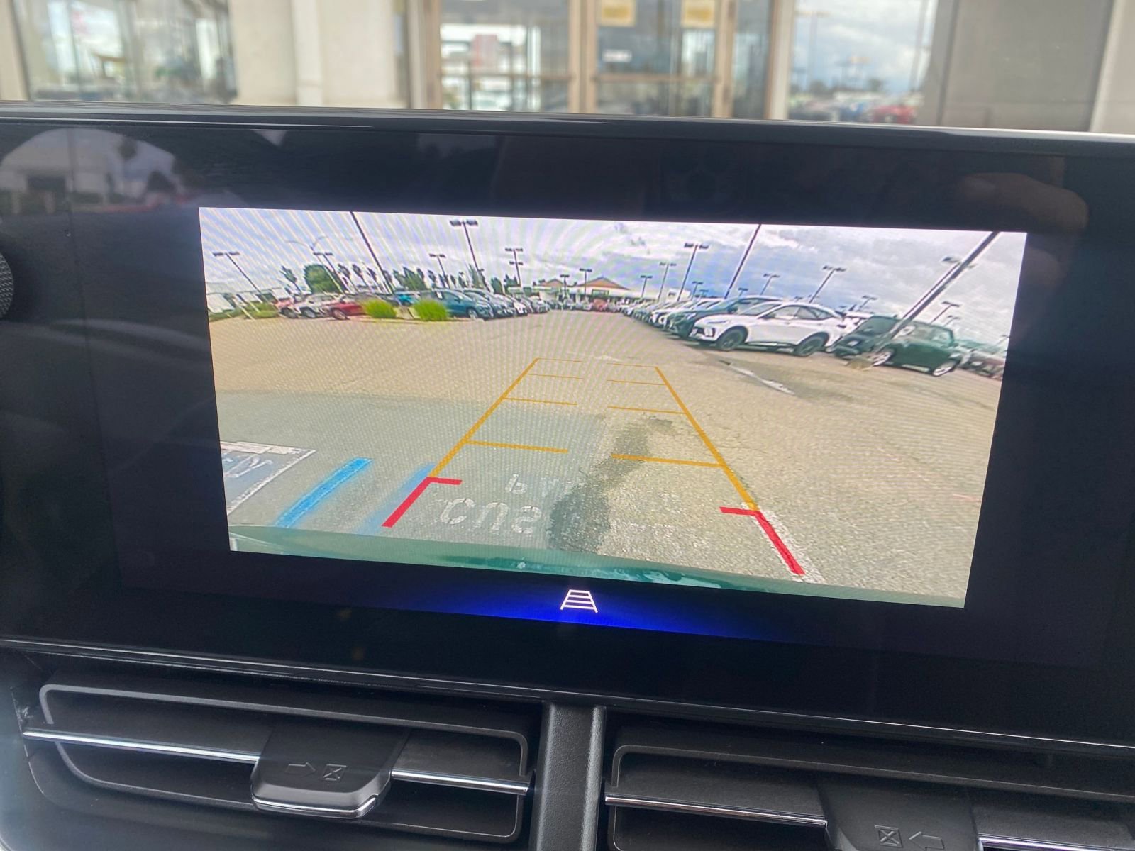 Used 2025 Chevrolet Trax LT w/ LT Convenience Package image 24