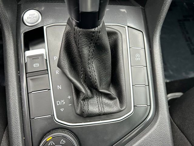 Used 2020 Volkswagen Tiguan SE w/ 3rd Row Seat Package AWD/4WD image 17
