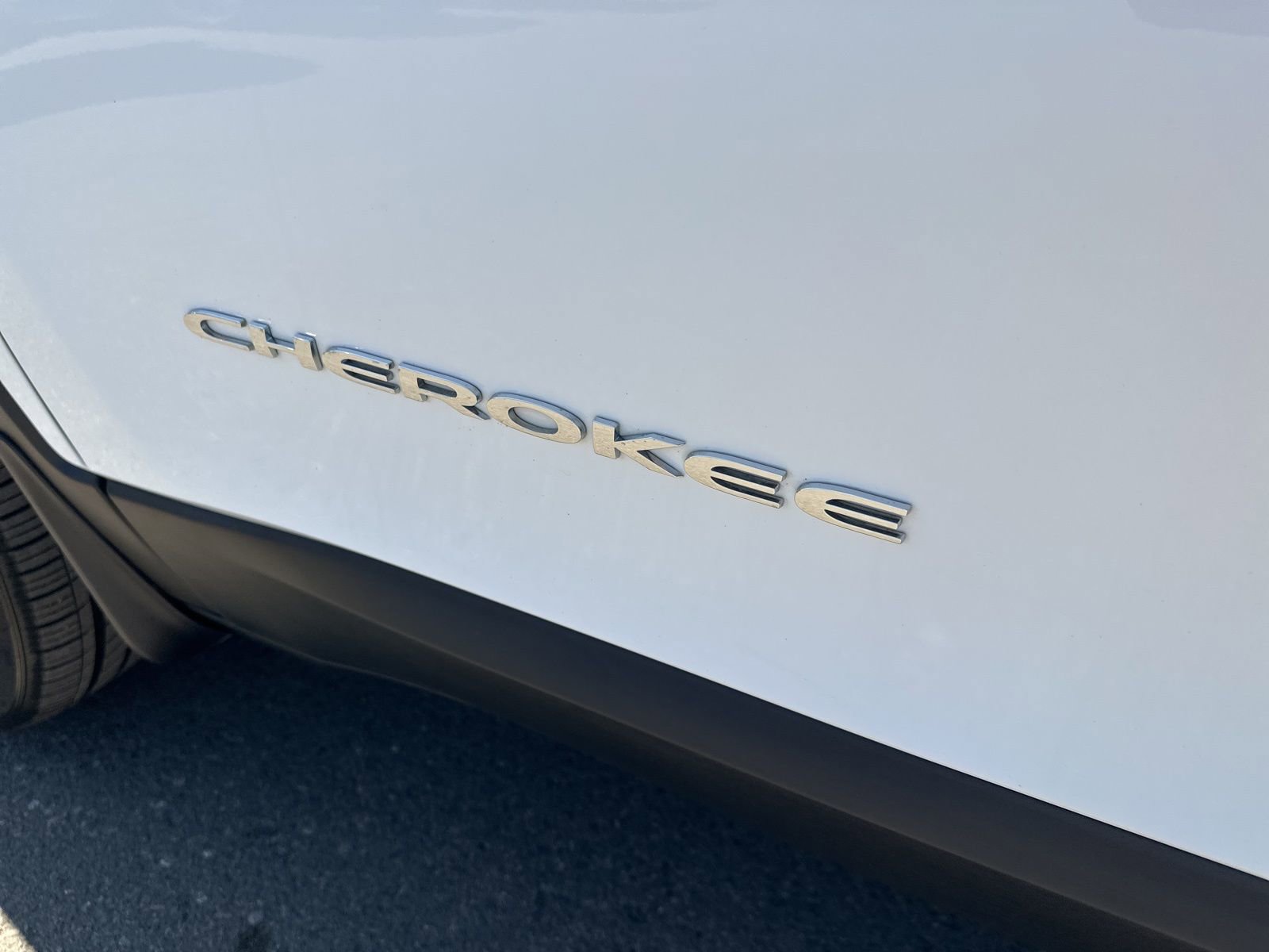 Used 2014 Jeep Cherokee Limited w/ Trailer Tow Group image 12