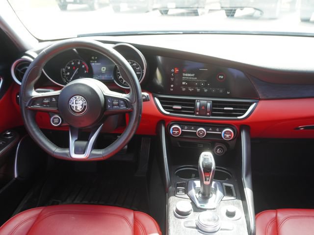 Used 2020 Alfa Romeo Giulia RWD image 13