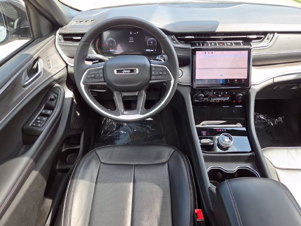 Used 2025 Jeep Grand Cherokee Limited AWD/4WD image 26