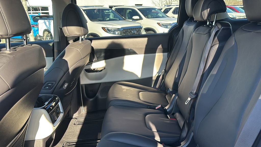 Used 2024 Kia Carnival SX image 28