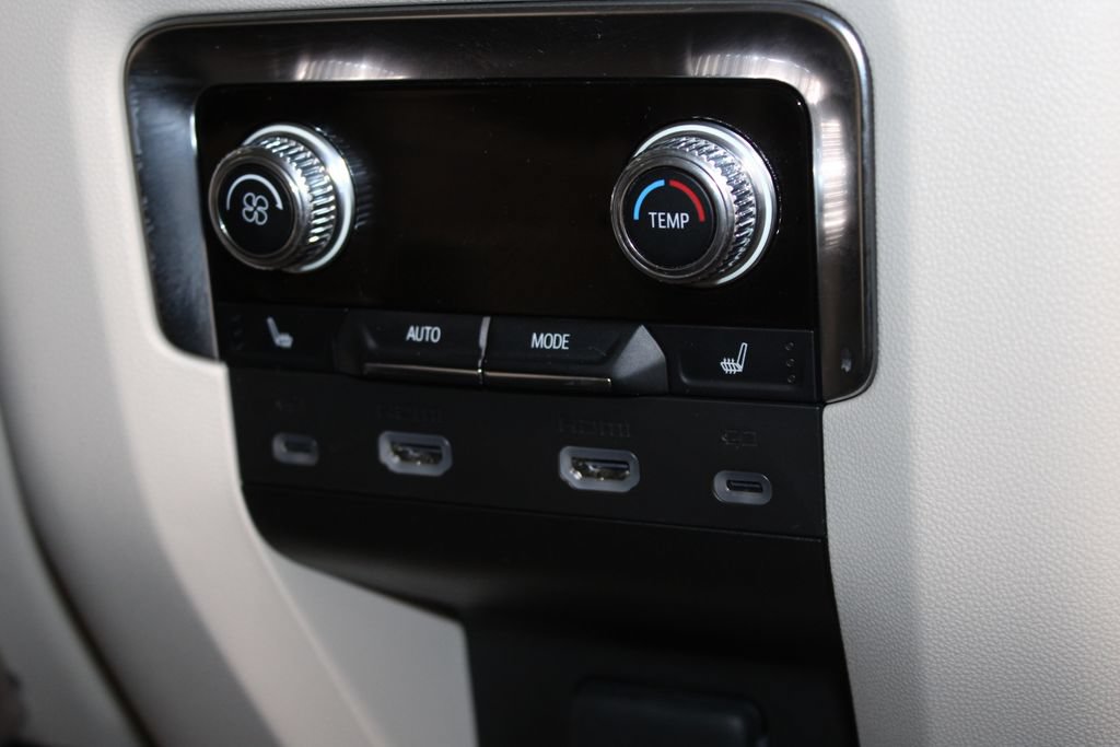 Used 2024 GMC Yukon Denali w/ Denali Reserve Package AWD/4WD image 36