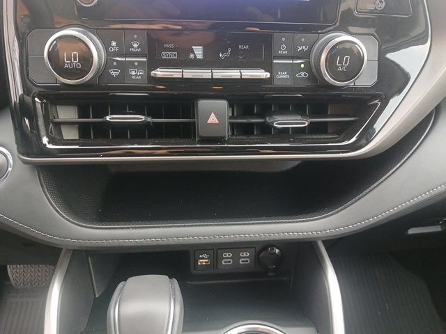 Used 2023 Toyota Highlander LE FWD image 36