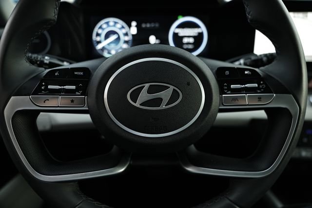 Certified 2025 Hyundai Elantra Limited image 31