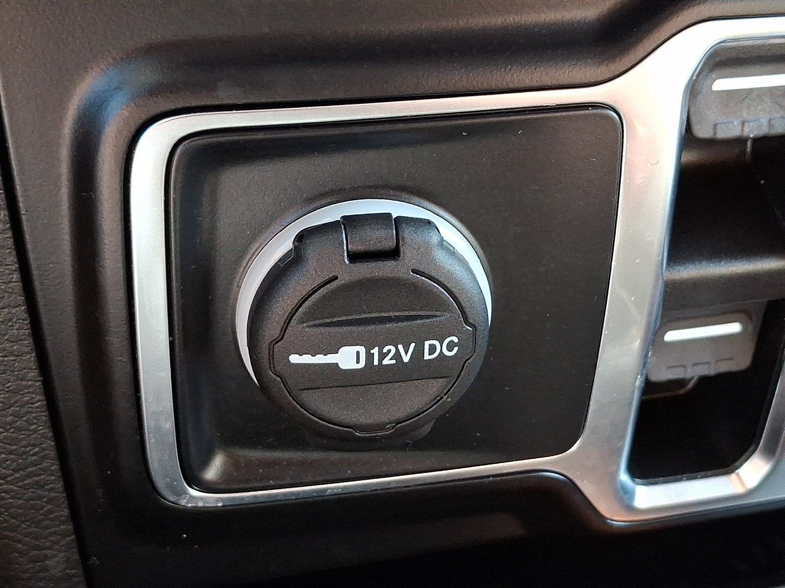 Certified 2022 Jeep Wrangler Unlimited Sahara AWD/4WD image 24