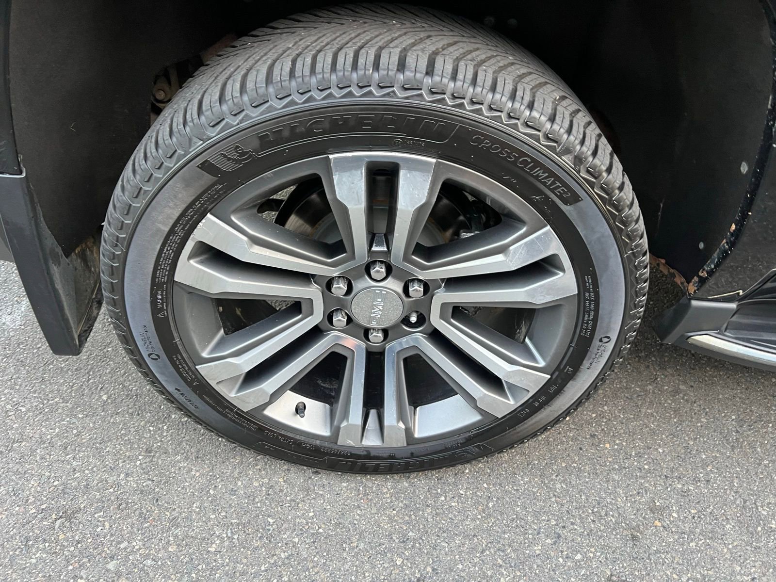 Used 2019 GMC Yukon XL Denali image 7