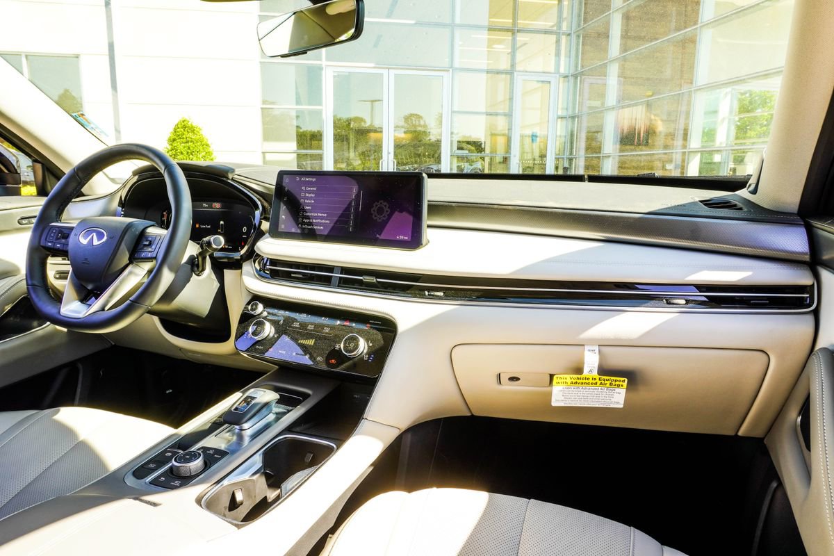 Certified 2026 INFINITI QX60 Luxe w/ Family Package FWD image 19