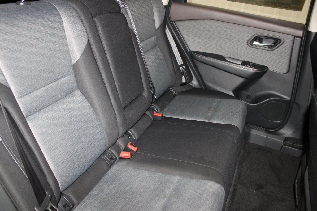 Used 2023 Nissan Rogue SV AWD/4WD image 26