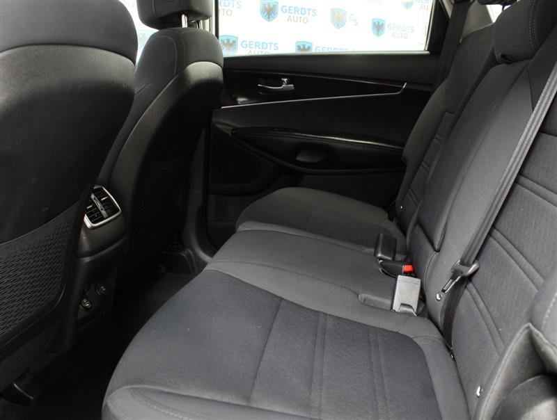 Used 2017 Kia Sorento LX w/ LX Convenience Package image 17