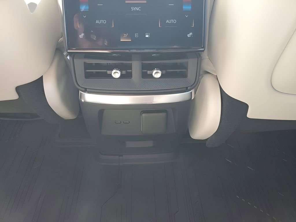 New 2026 Cadillac Vistiq Luxury w/ LPO, Floor Liner Package image 22