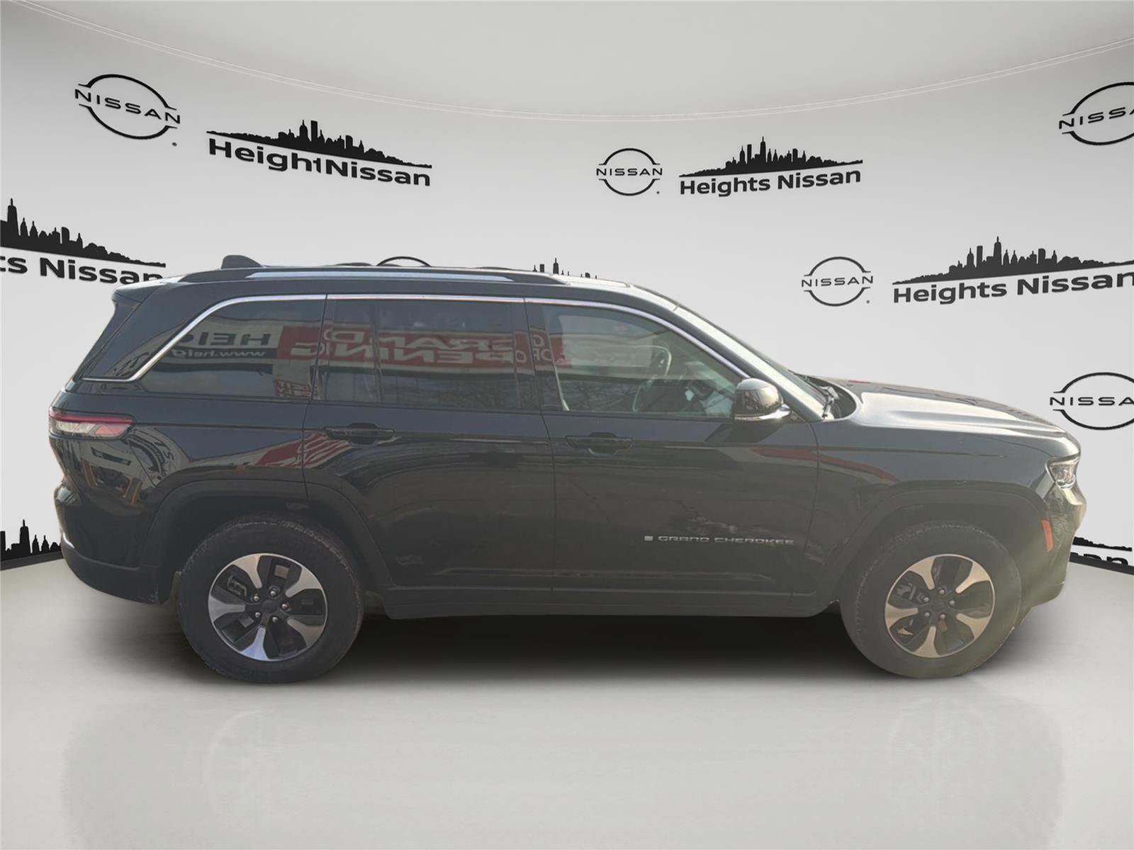 Used 2024 Jeep Grand Cherokee Limited 4xe image 7