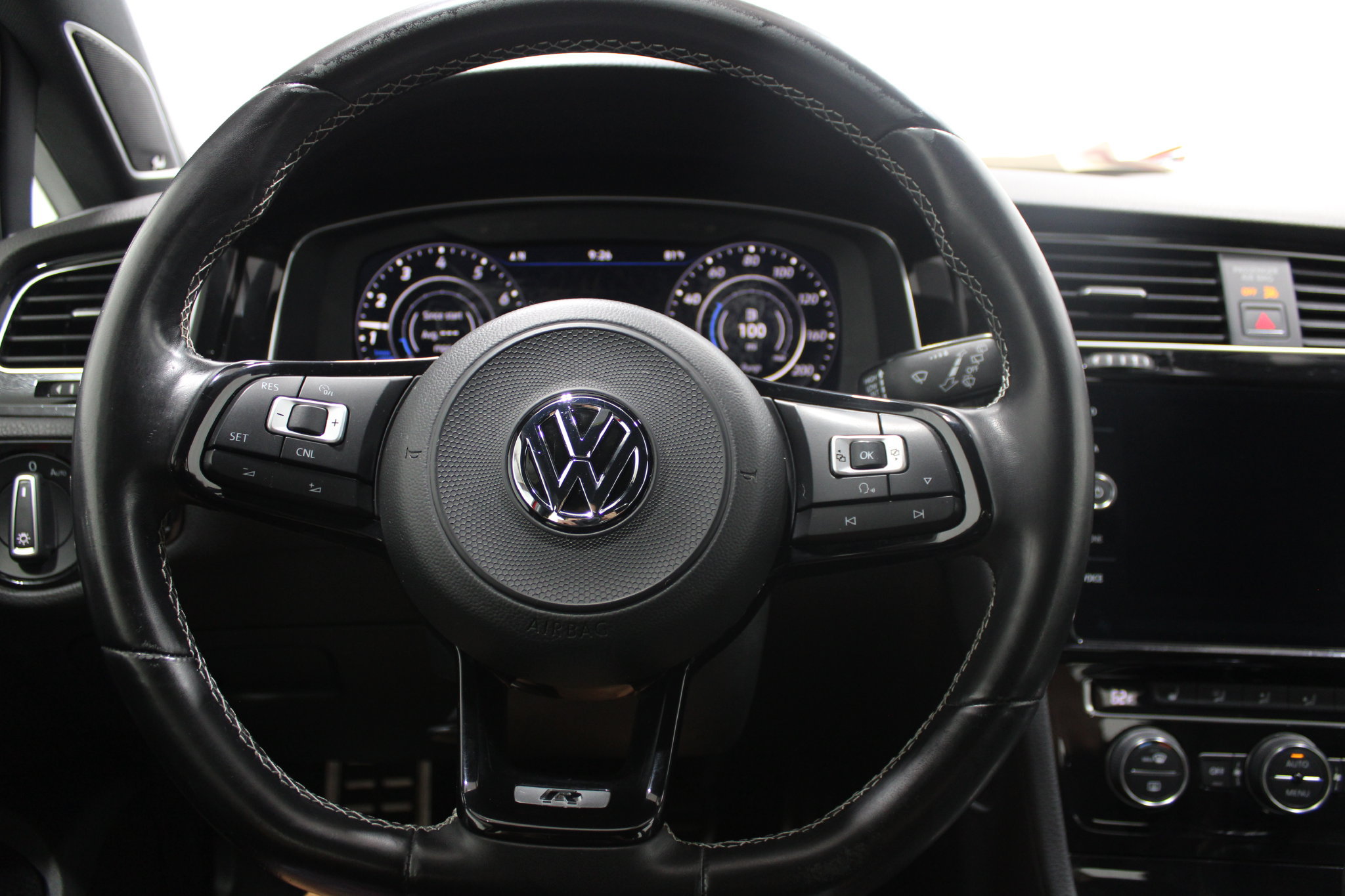 Used 2018 Volkswagen Golf R 4-Door AWD/4WD image 29