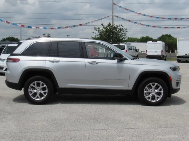 Used 2022 Jeep Grand Cherokee Limited AWD/4WD image 3