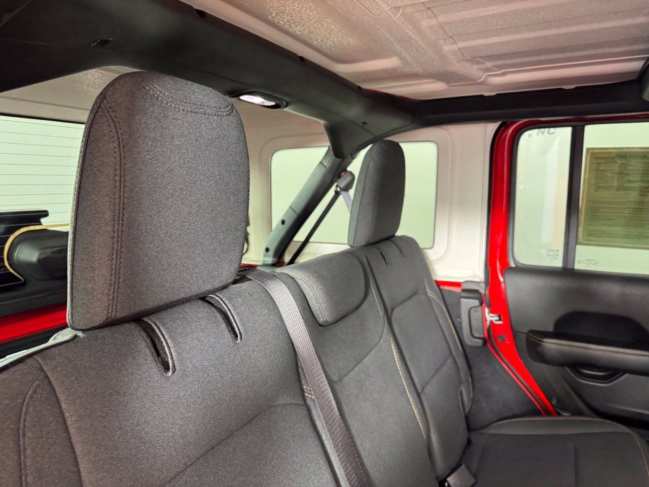 Used 2026 Jeep Wrangler Unlimited Sahara AWD/4WD image 29