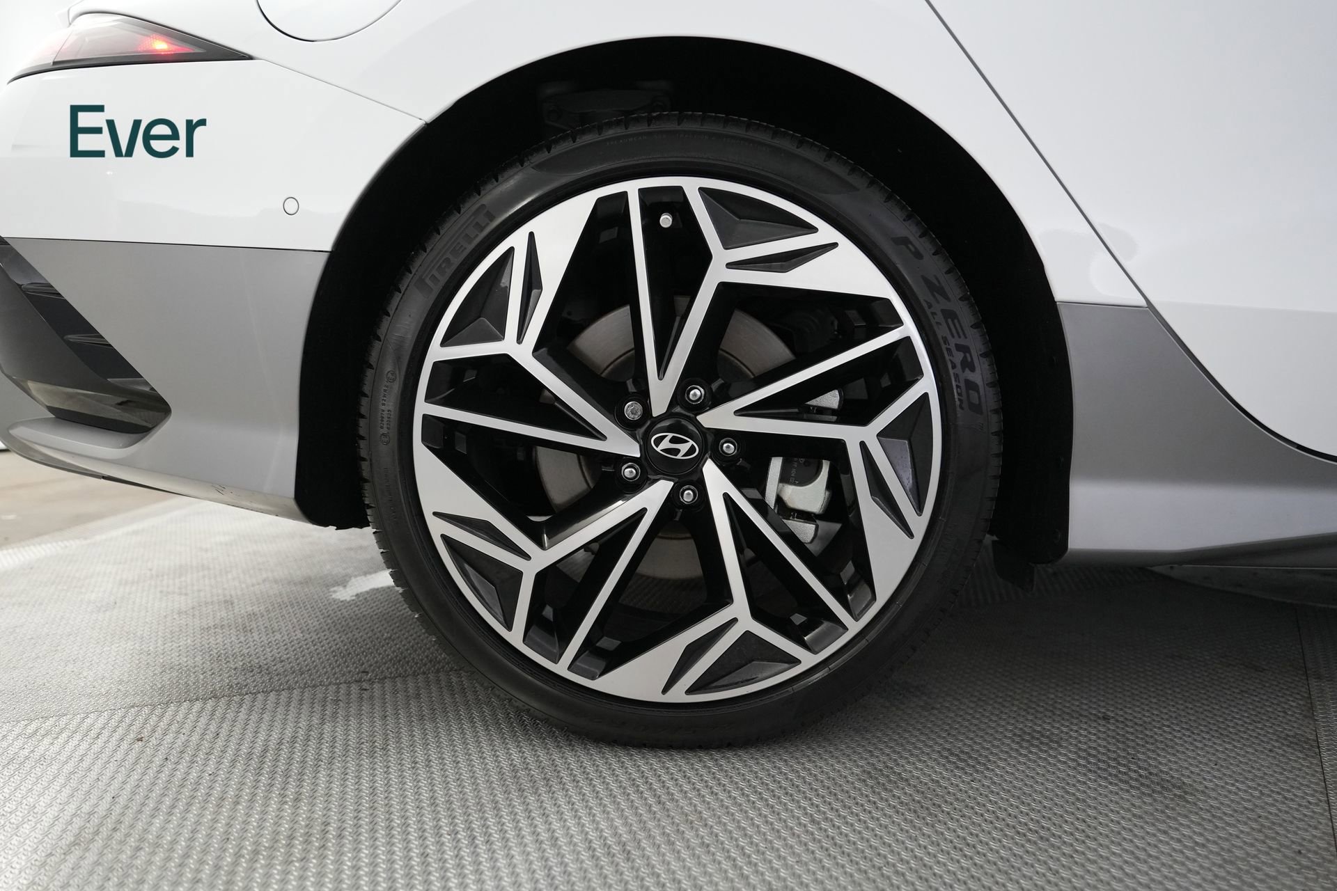 Used 2024 Hyundai Ioniq 6 Limited image 22