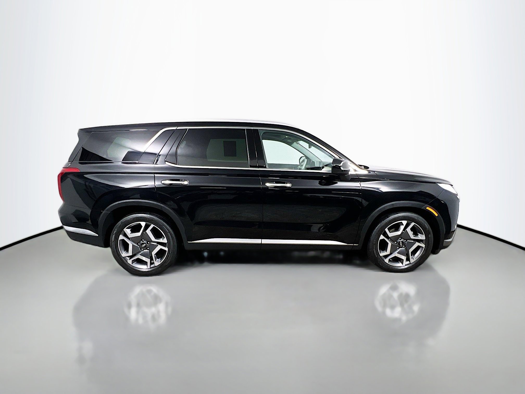 Used 2024 Hyundai Palisade Limited image 3