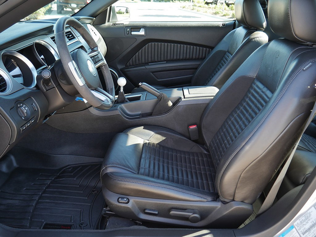 Used 2010 Ford Mustang Shelby GT500 RWD image 11