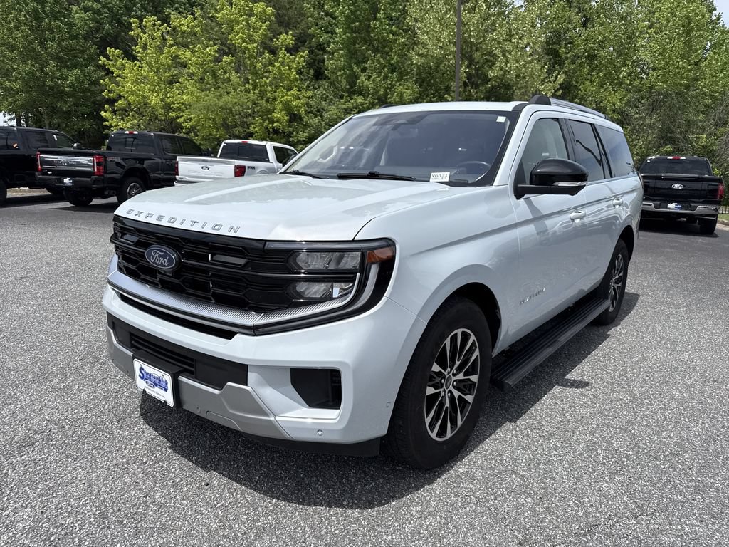 Used 2025 Ford Expedition Platinum AWD/4WD image 3