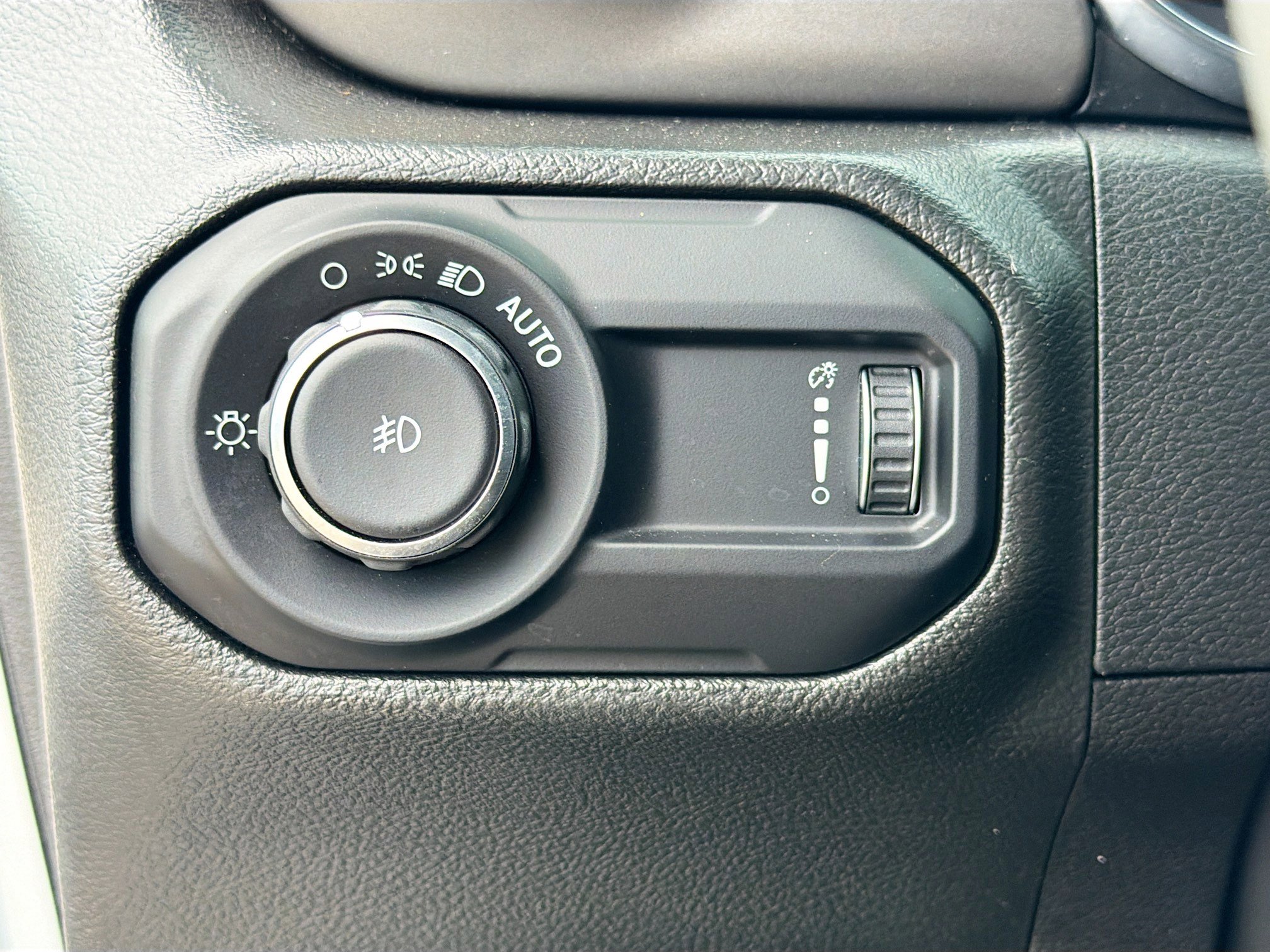 Used 2023 Jeep Wrangler Unlimited Sport AWD/4WD image 33