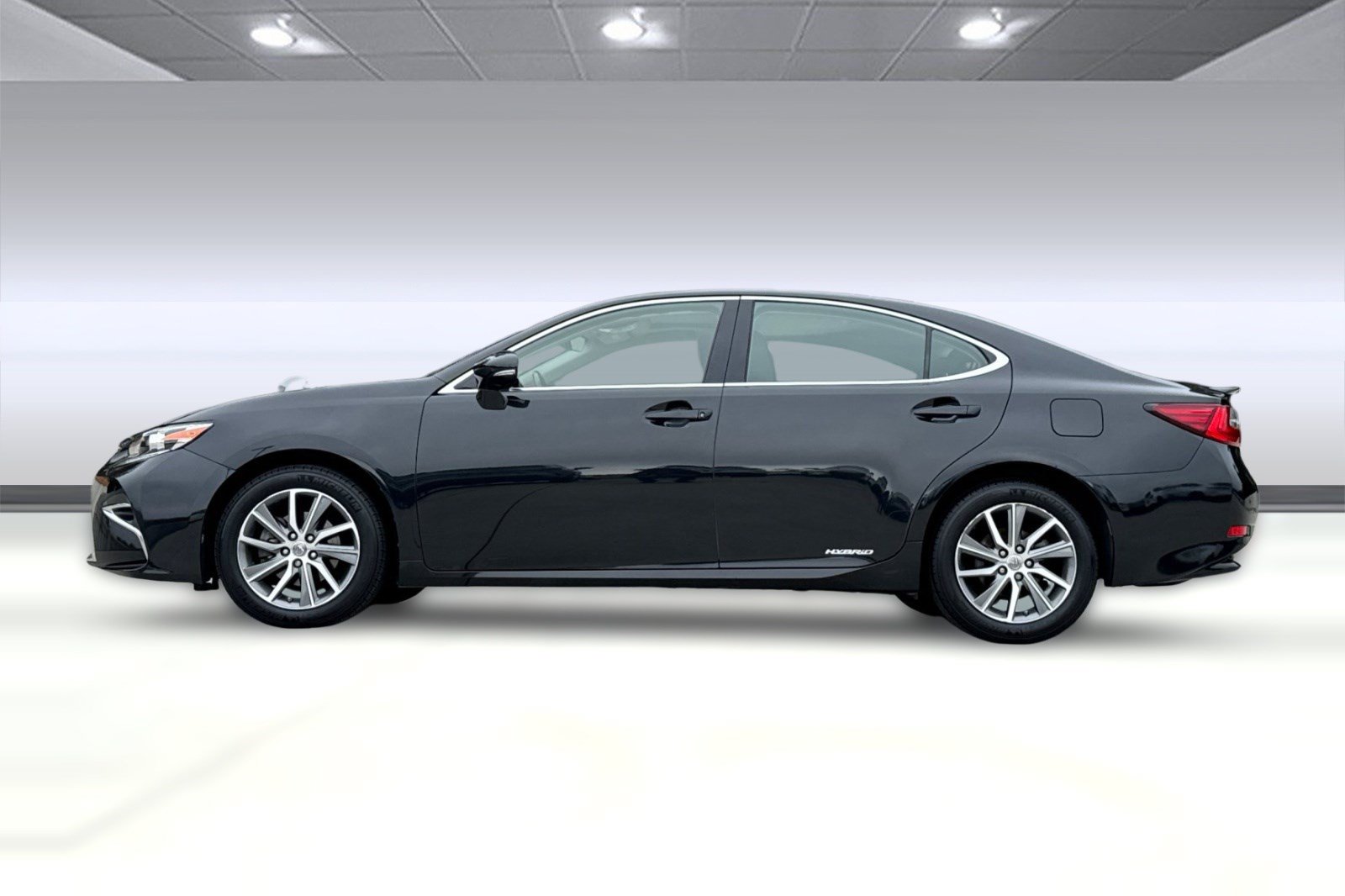 Used 2017 Lexus ES 300h w/ Navigation System Package FWD image 2