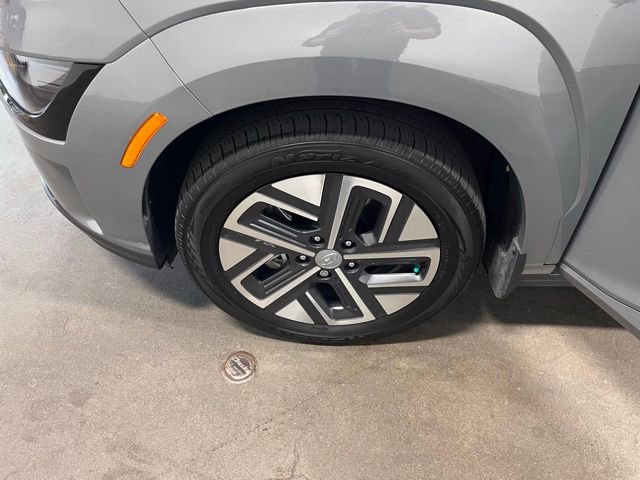 Used 2023 Hyundai Kona SE FWD image 30