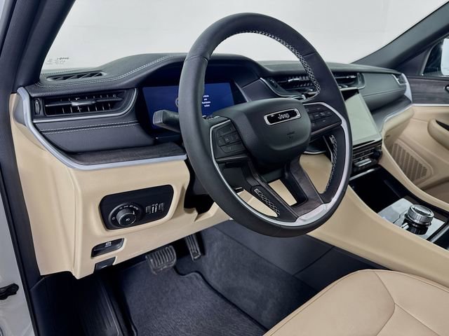 Used 2024 Jeep Grand Cherokee Limited image 13